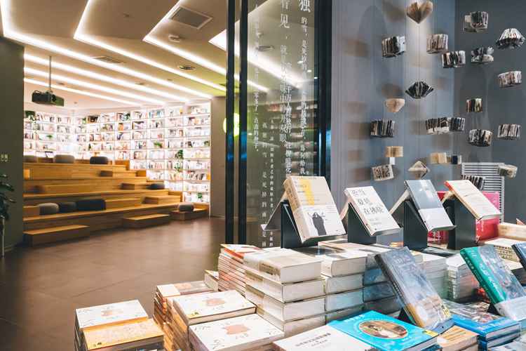 出版 研究生，研究生教育的多維分析，挑戰(zhàn)、機(jī)遇與未來趨勢